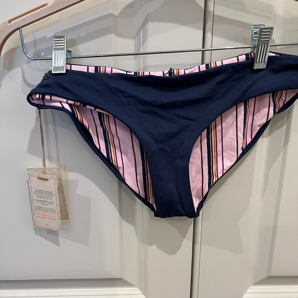 Revolve Maaji reversible swim bikini bottom. NWT. Size large.